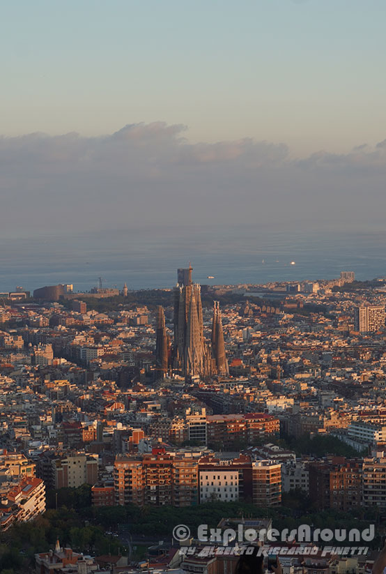vista meravigliosa sulla città di barcellona dai bunkers del carmel al tramonto barcellona spagna catalunya explorers around