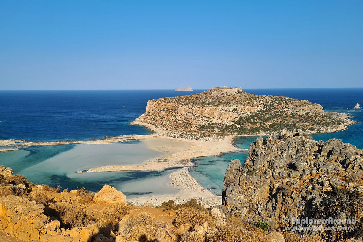 vista sulla spiaggia di Elafonissi sull'isola di Creta in Grecia Explorers Around